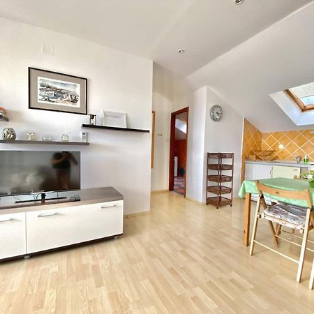 Family Apartments Viva Close To The Beach Krk Town Exterior photo